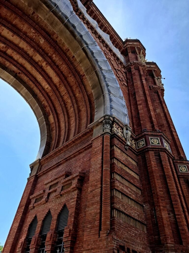 Arc de Triomf de Barcelone en brique rouge