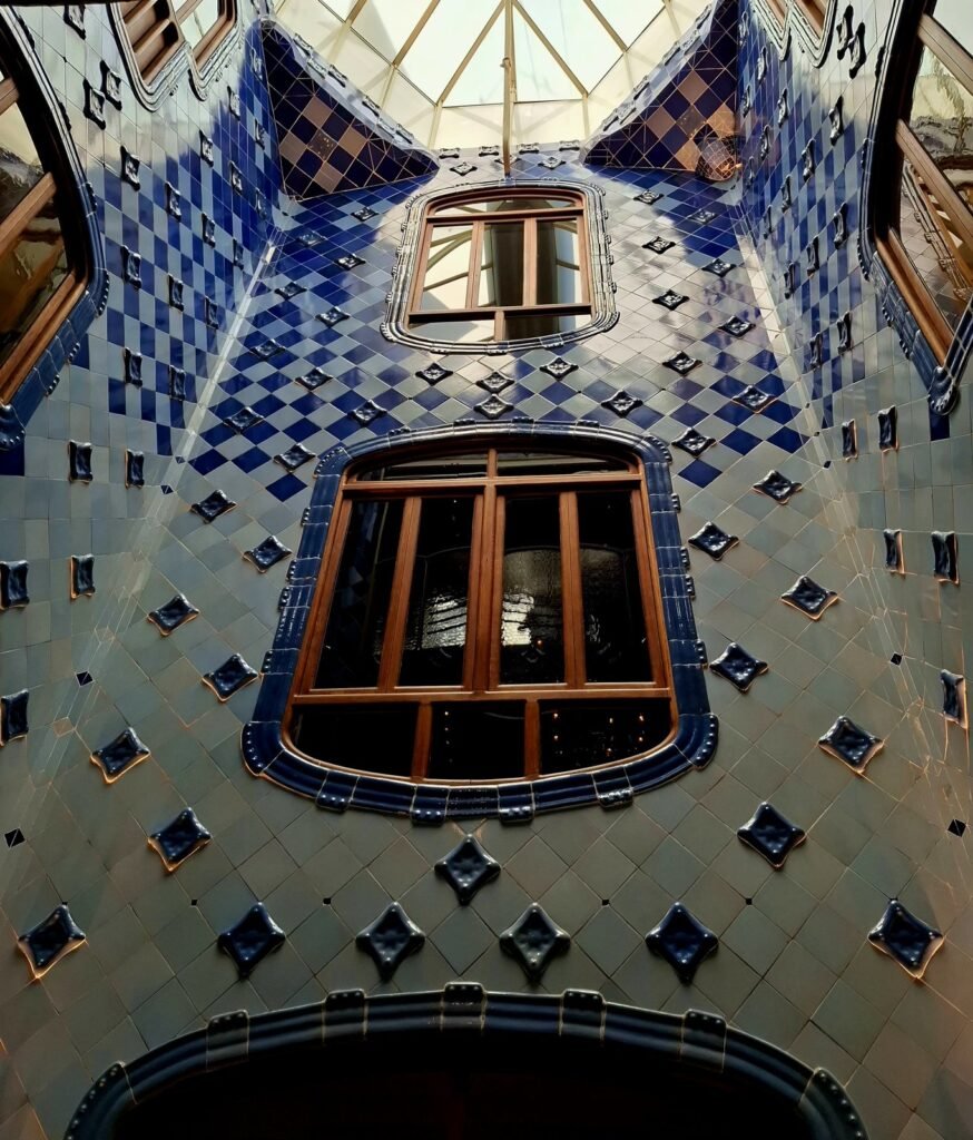 puits de lumière bleu de la Casa Batlló